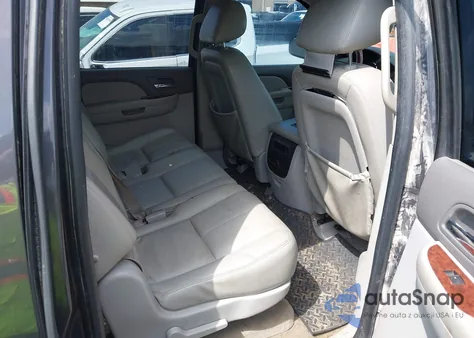 2010 Chevrolet Suburban 1500 Lt1 z USA, uszkodzony, nr VIN 1GNUCJE02AR101116